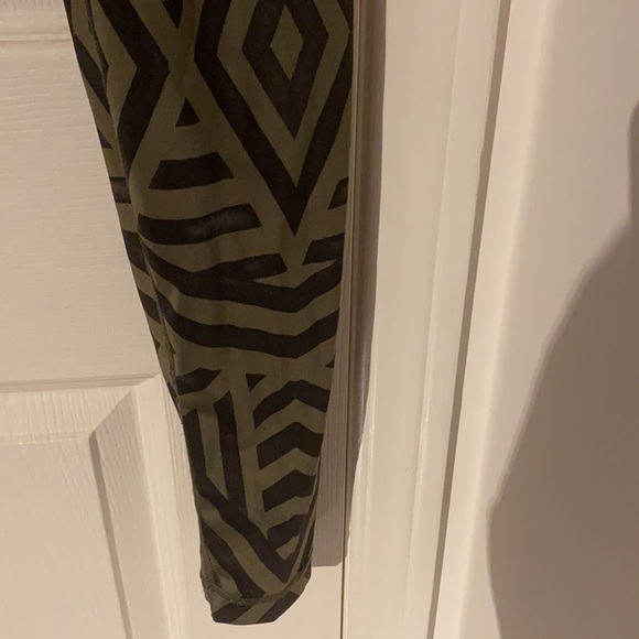 Lululemon tights - Picture 3 of 4